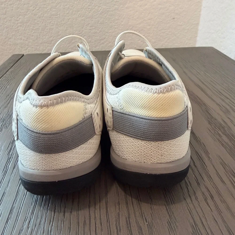 Clarks Privo‎ Sneakers White Leather Bungee Lace Walking Womens Sz 8 Comfortable